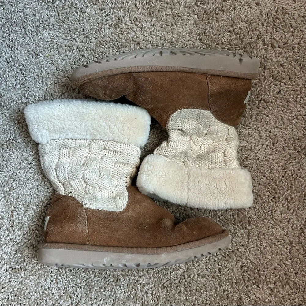 Youth Ugg Juniper Chestnut Brown and Cream Knit Boots Size 4 |F44